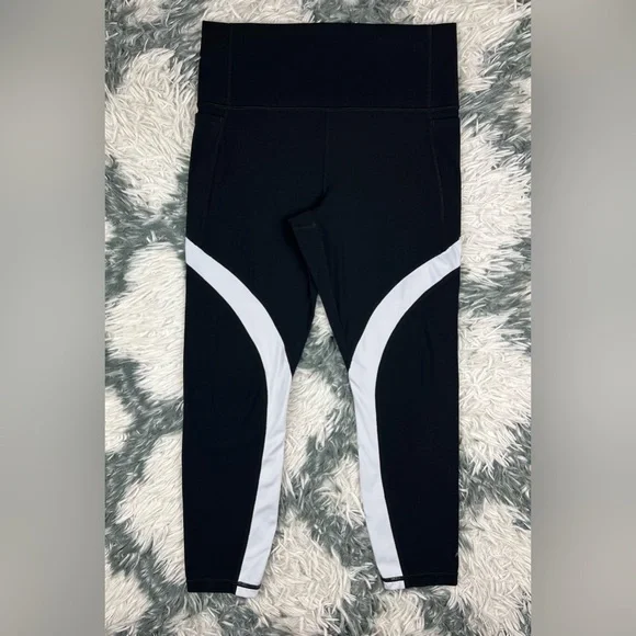 Athleta Women's Salutation Stash Pocket 7/8 Tight Black White Leggings Sz Medium - Picture 1 of 10